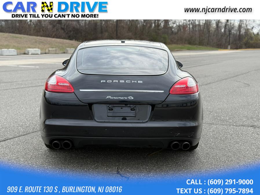 2011 Porsche Panamera 4S photo