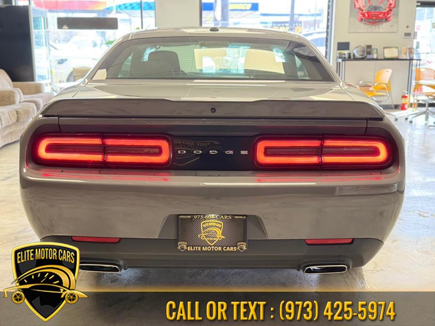 2019 Dodge Challenger SXT RWD photo