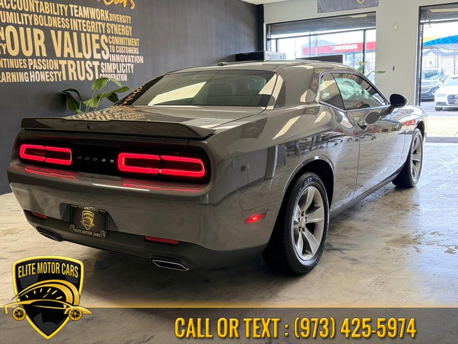 2019 Dodge Challenger SXT RWD photo