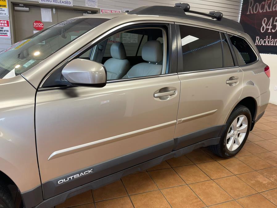 2014 Subaru Outback 2.5i Premium photo