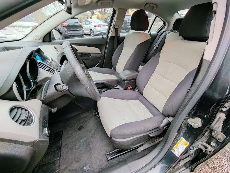 2014 Chevrolet Cruze LS Auto photo