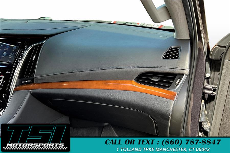 2017 Cadillac Escalade 4WD 4dr Luxury photo