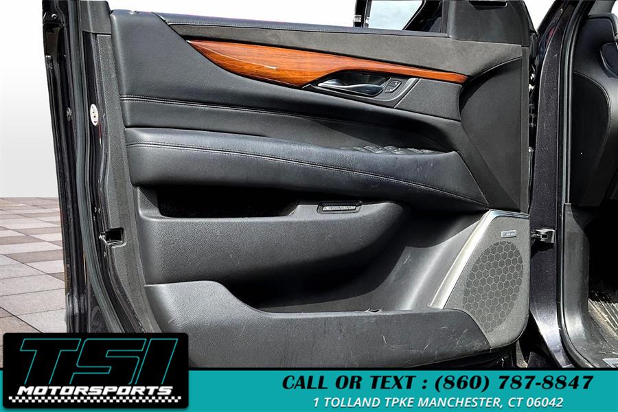 2017 Cadillac Escalade 4WD 4dr Luxury photo