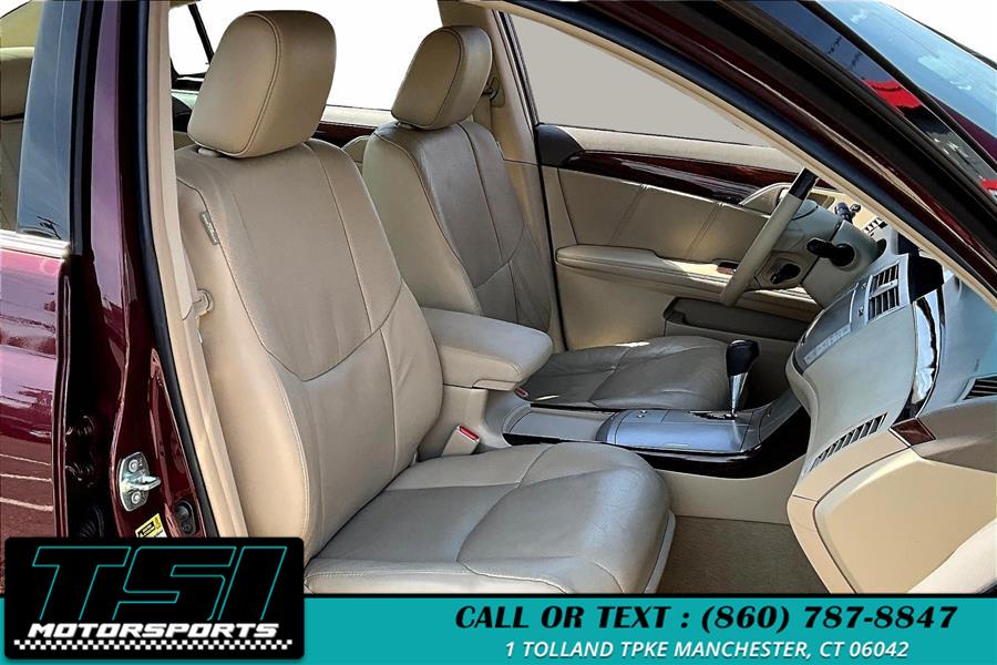 2010 Toyota Avalon XLS photo