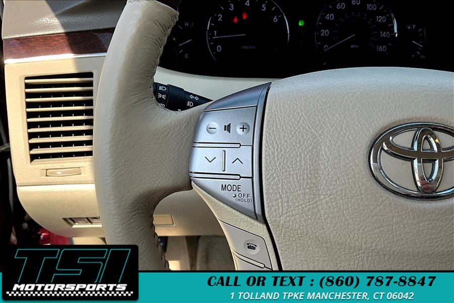 2010 Toyota Avalon XLS photo