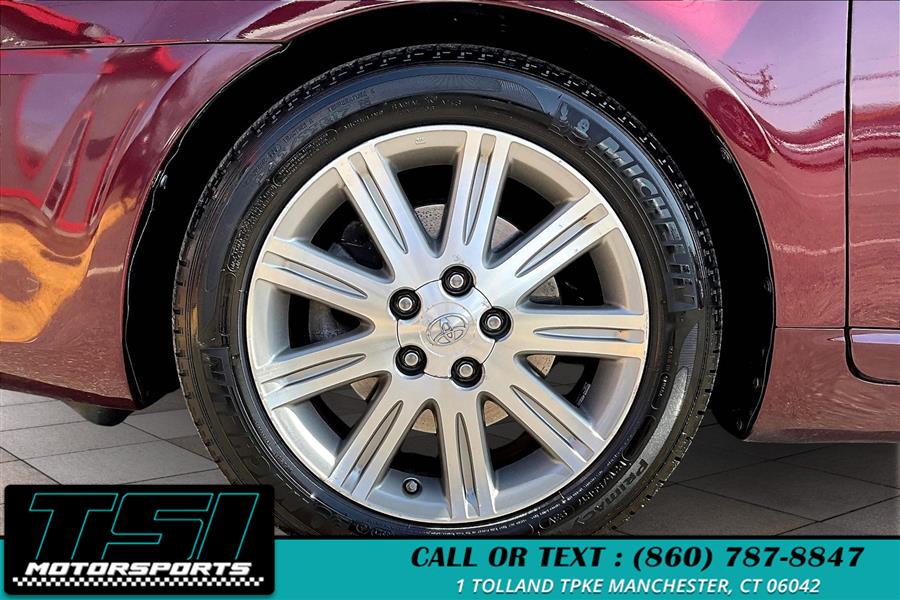 2010 Toyota Avalon XLS photo