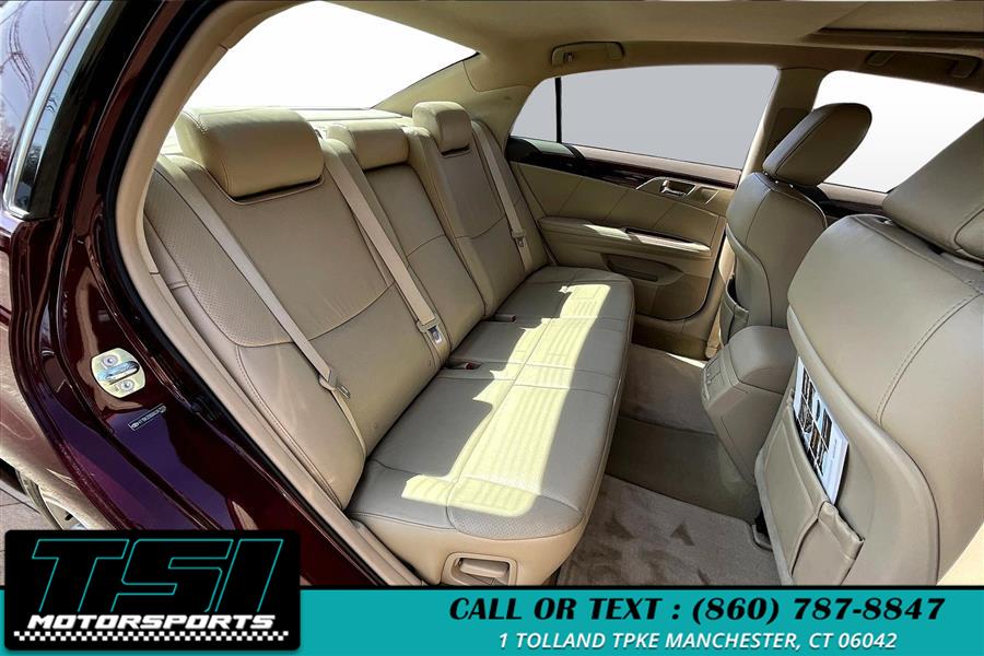 2010 Toyota Avalon XLS photo