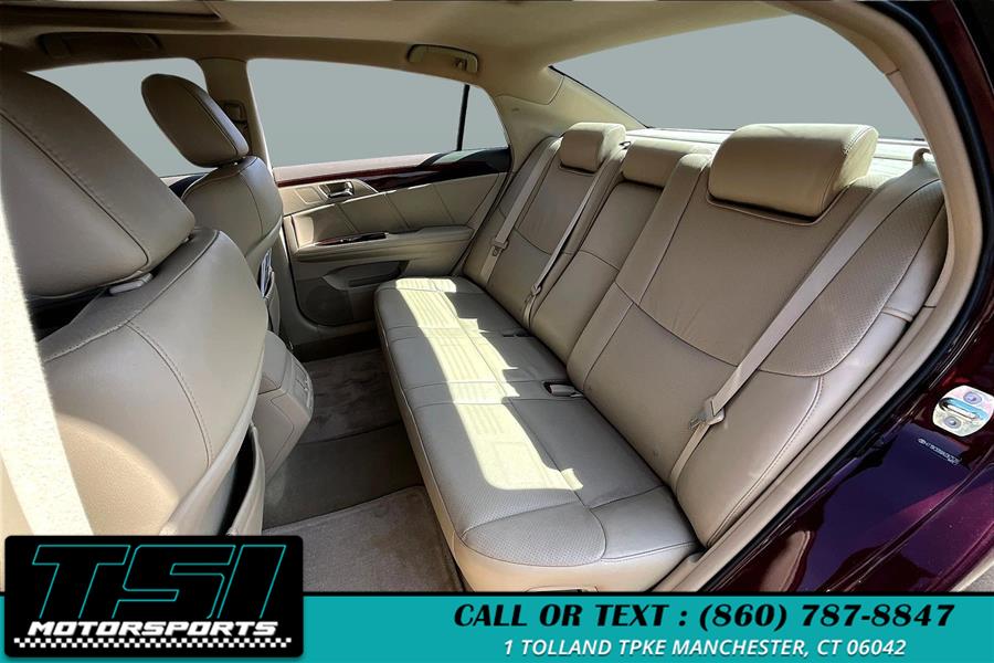 2010 Toyota Avalon XLS photo