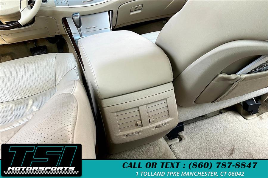 2010 Toyota Avalon XLS photo