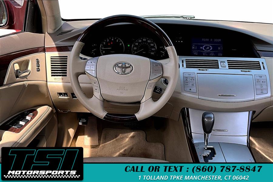 2010 Toyota Avalon XLS photo