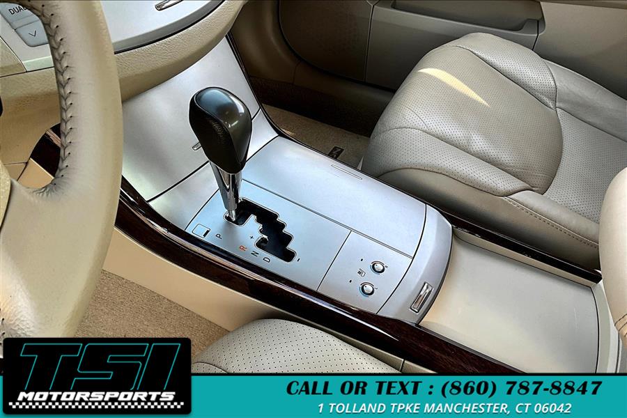 2010 Toyota Avalon XLS photo