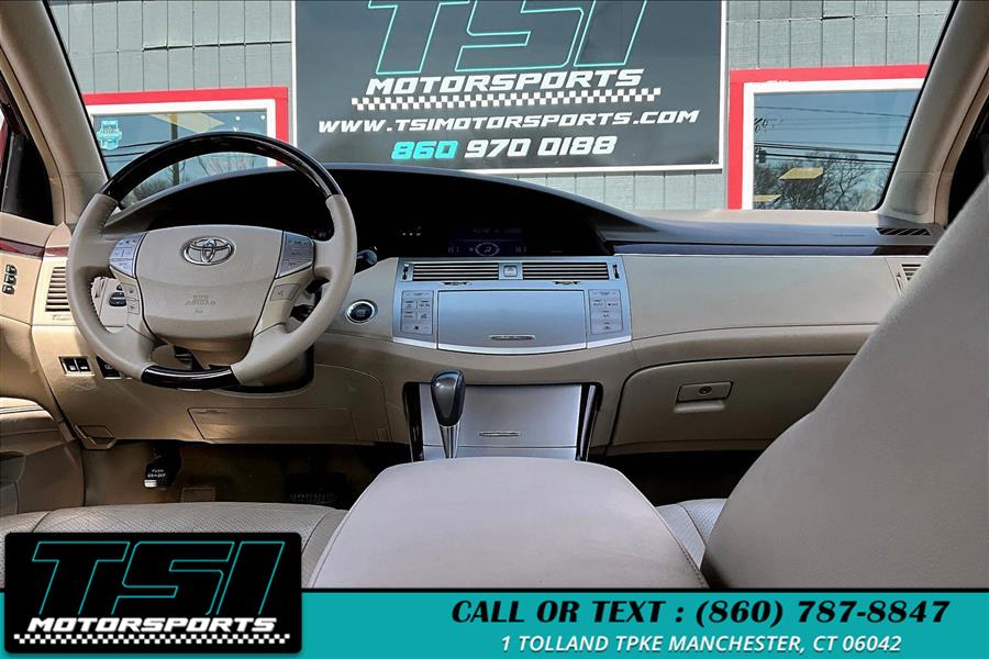 2010 Toyota Avalon XLS photo