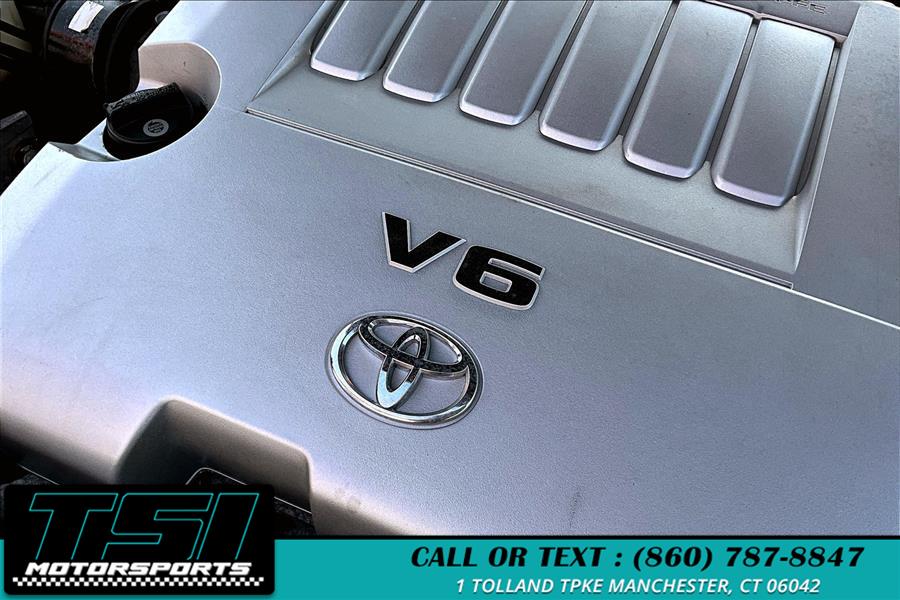 2010 Toyota Avalon XLS photo