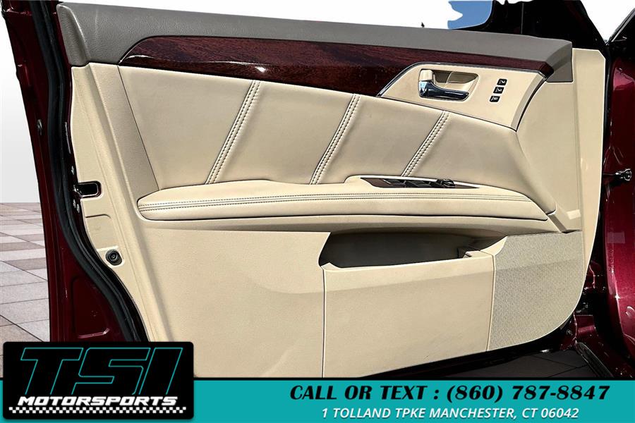2010 Toyota Avalon XLS photo