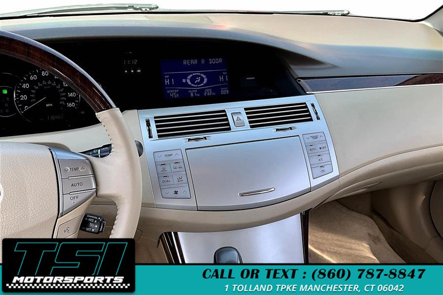 2010 Toyota Avalon XLS photo