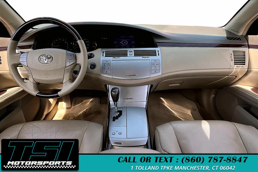 2010 Toyota Avalon XLS photo