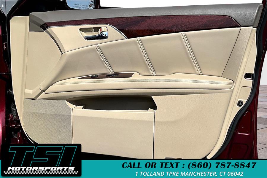 2010 Toyota Avalon XLS photo