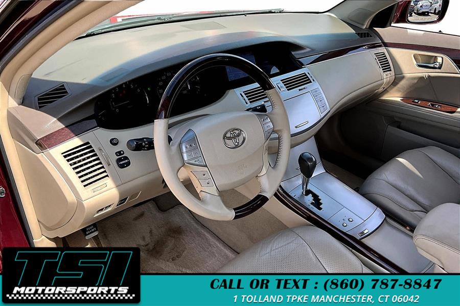 2010 Toyota Avalon XLS photo