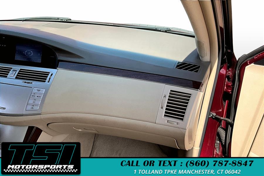 2010 Toyota Avalon XLS photo