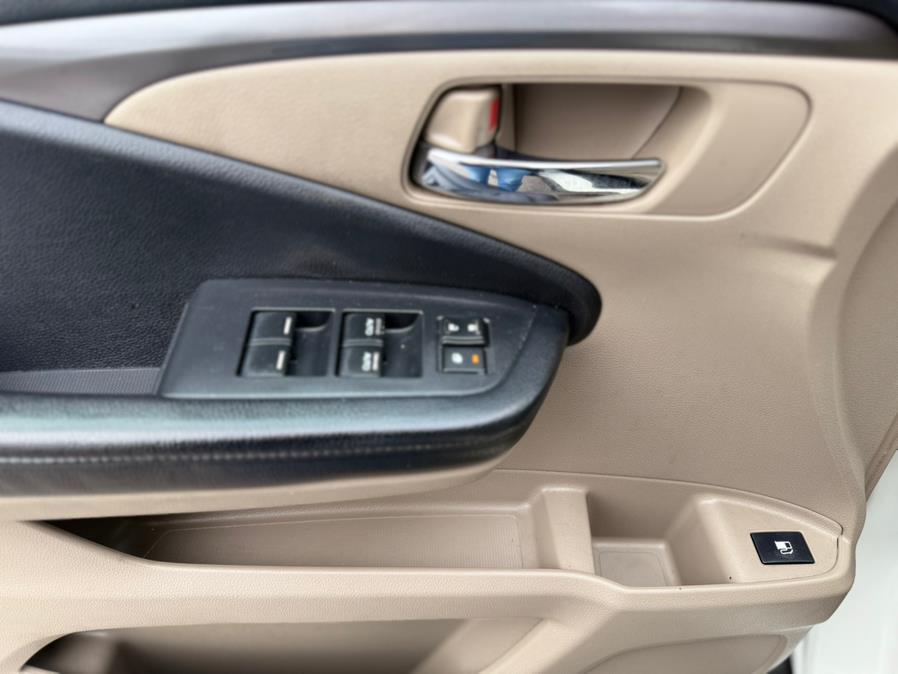 2016 Honda Pilot AWD 4dr LX photo