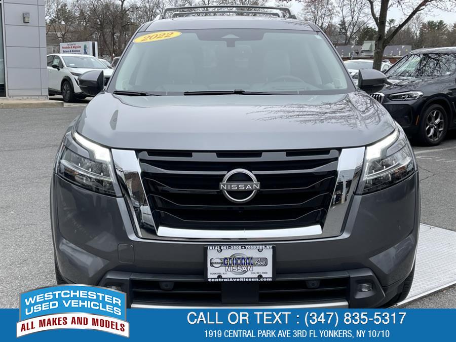 2022 Nissan Pathfinder Platinum photo