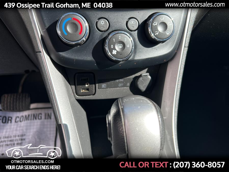 2020 Chevrolet Trax AWD 4dr LT photo