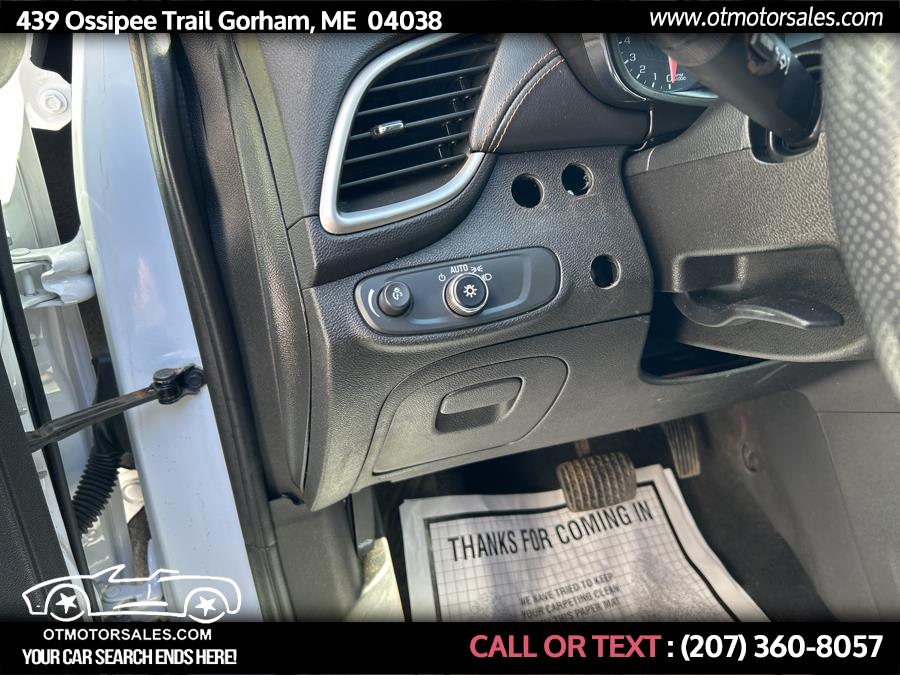 2020 Chevrolet Trax AWD 4dr LT photo