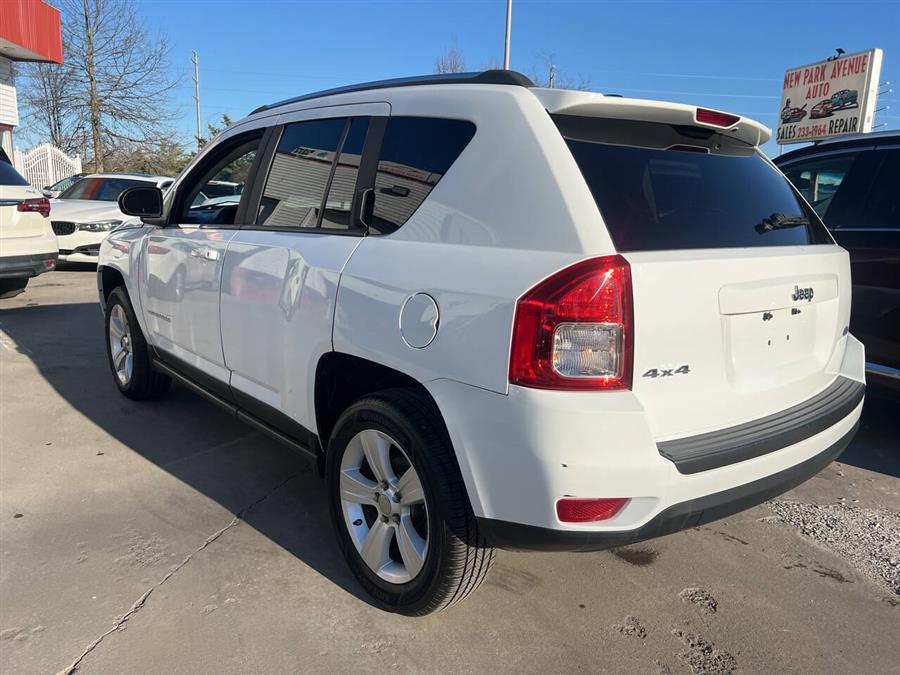 2012 Jeep Compass Latitude photo