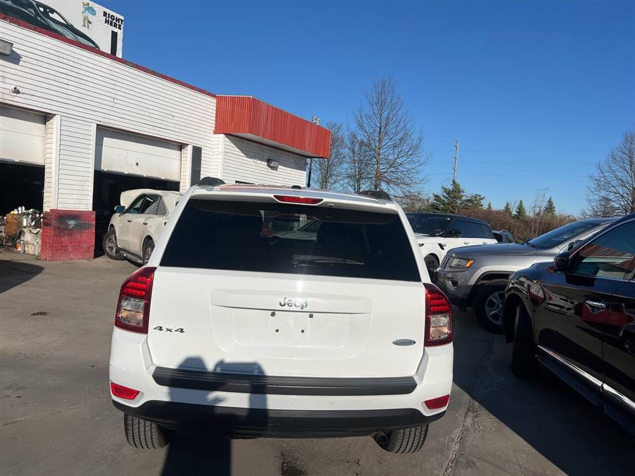 2012 Jeep Compass Latitude photo