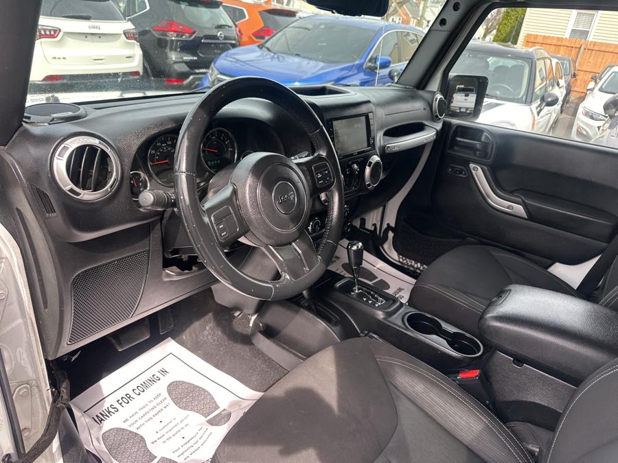 2015 Jeep Wrangler Unlimited 4WD 4dr Sahara photo