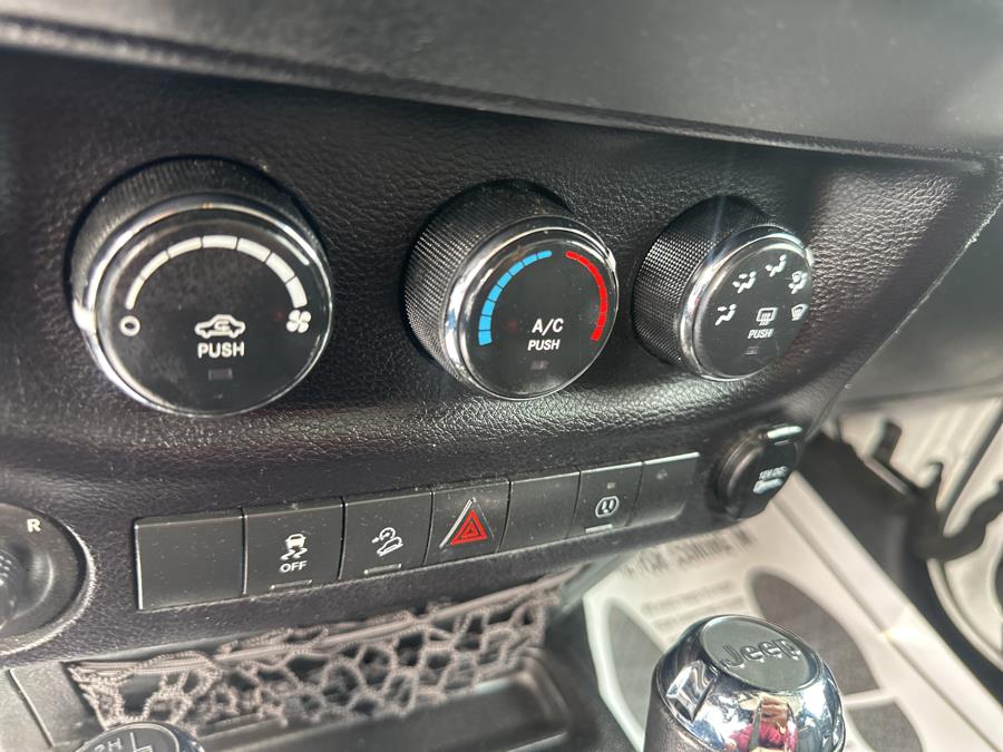 2015 Jeep Wrangler Unlimited 4WD 4dr Sahara photo