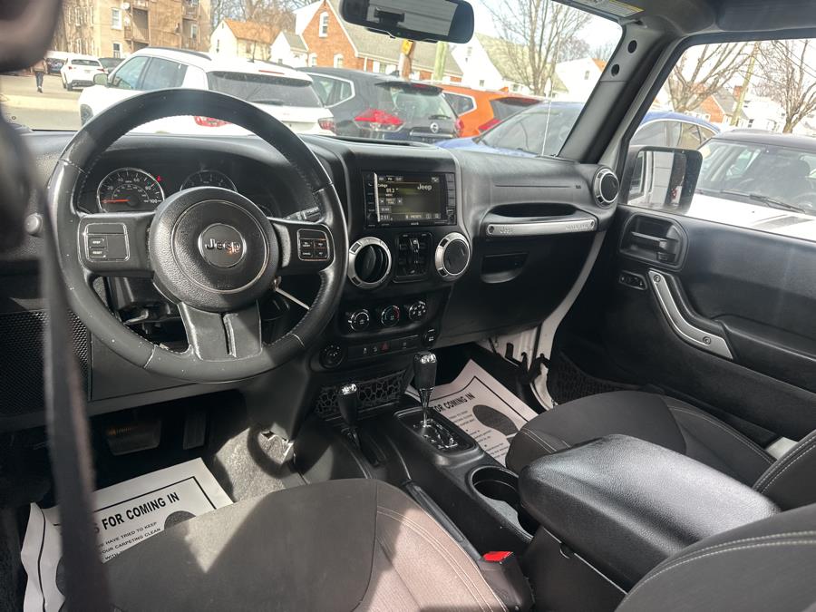 2015 Jeep Wrangler Unlimited 4WD 4dr Sahara photo