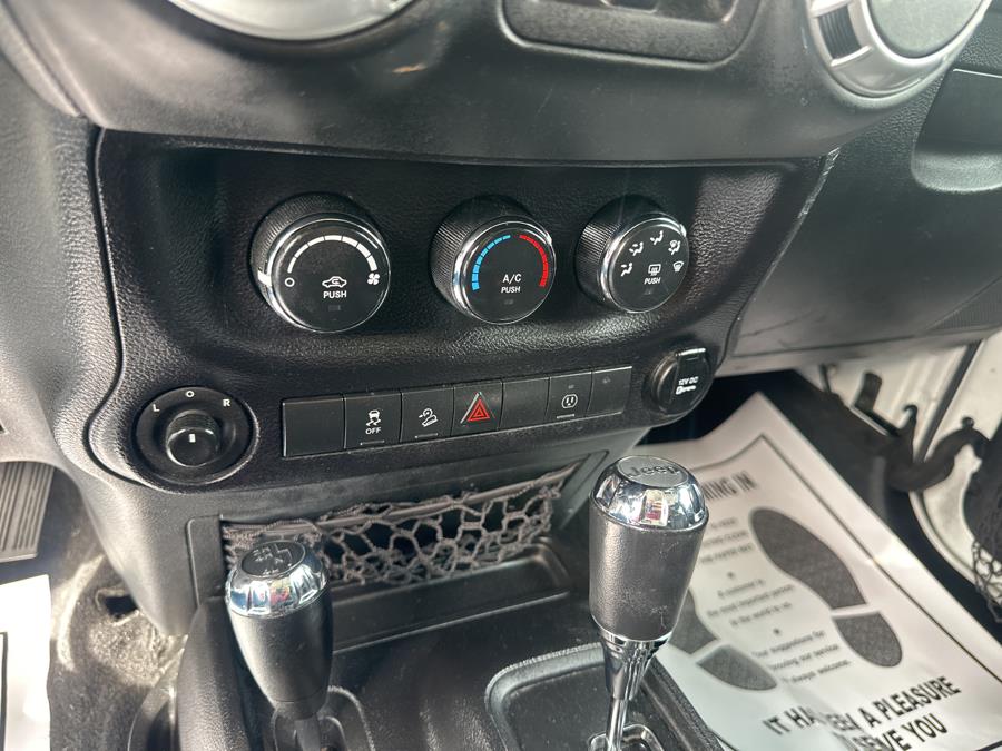 2015 Jeep Wrangler Unlimited 4WD 4dr Sahara photo