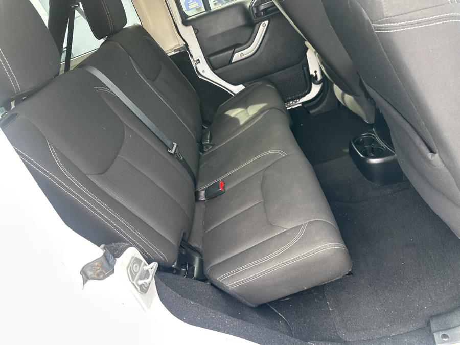 2015 Jeep Wrangler Unlimited 4WD 4dr Sahara photo