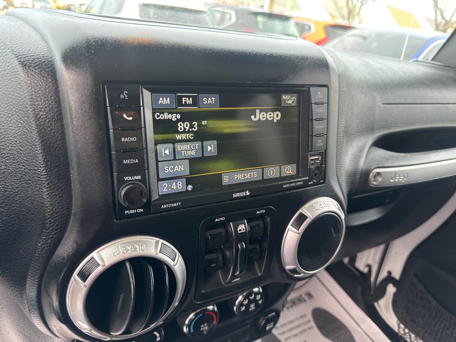 2015 Jeep Wrangler Unlimited 4WD 4dr Sahara photo