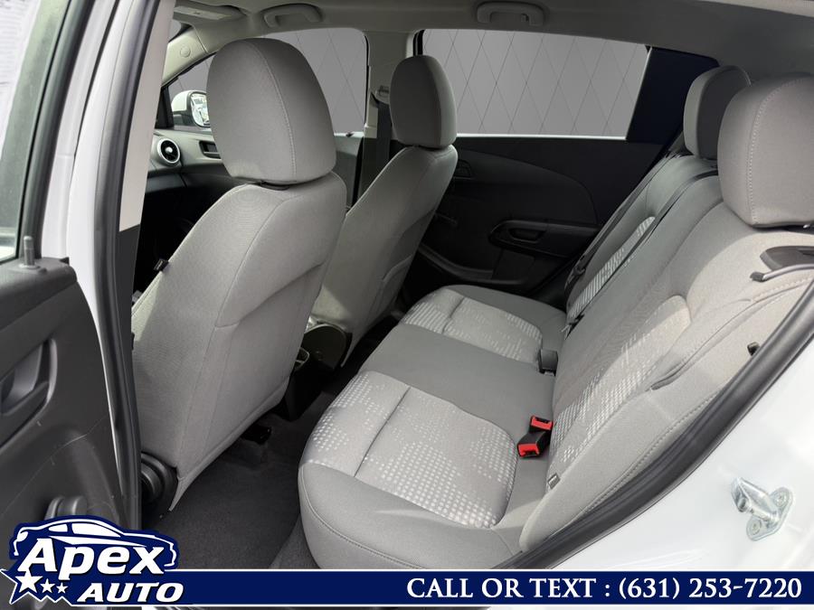 2020 Chevrolet Sonic 5dr HB LT w/1FL photo
