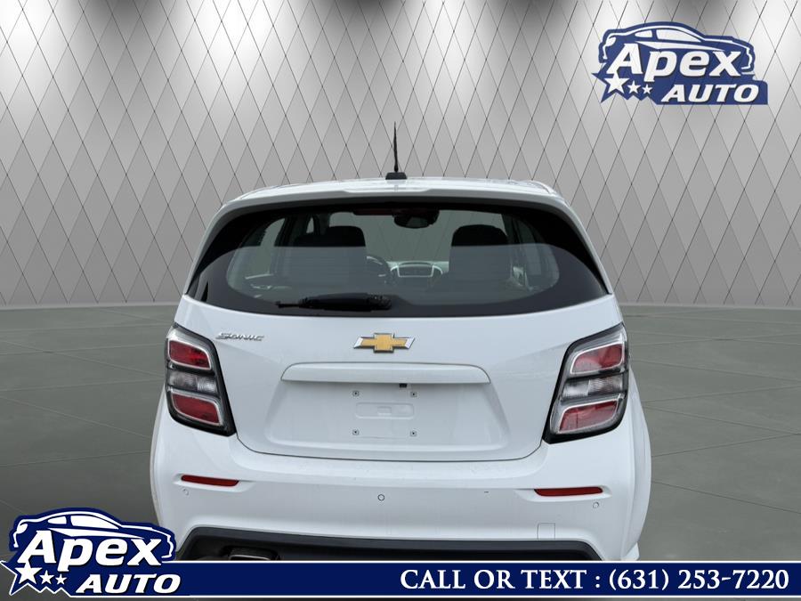 2020 Chevrolet Sonic 5dr HB LT w/1FL photo