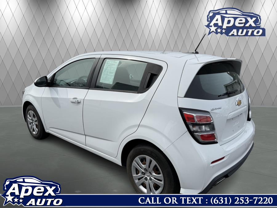 2020 Chevrolet Sonic 5dr HB LT w/1FL photo