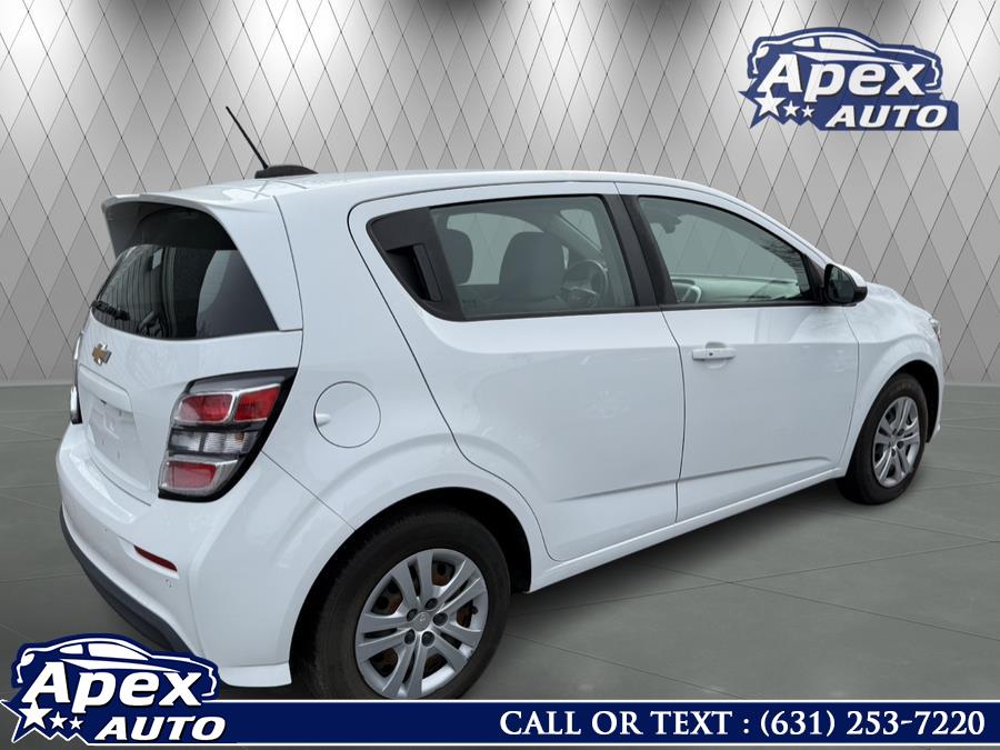 2020 Chevrolet Sonic 5dr HB LT w/1FL photo