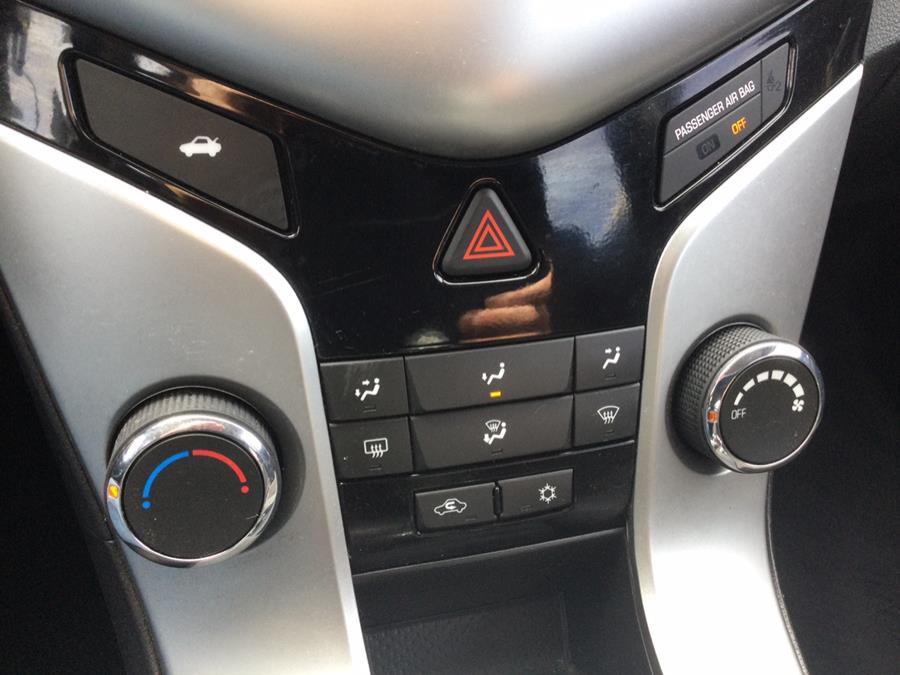 2015 Chevrolet Cruze 4dr Sdn Auto 1LT photo