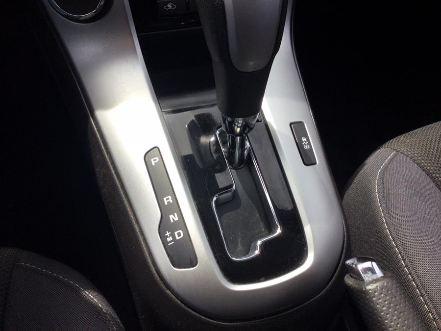 2015 Chevrolet Cruze 4dr Sdn Auto 1LT photo