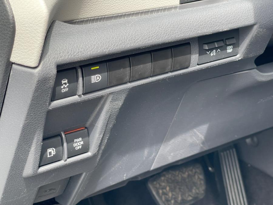 2021 Toyota Sienna LE FWD 8-Passenger (Natl) photo