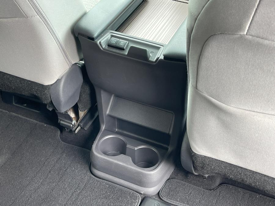 2021 Toyota Sienna LE FWD 8-Passenger (Natl) photo