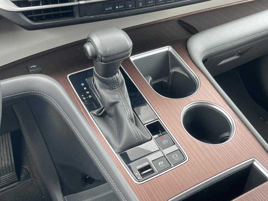 2021 Toyota Sienna LE FWD 8-Passenger (Natl) photo