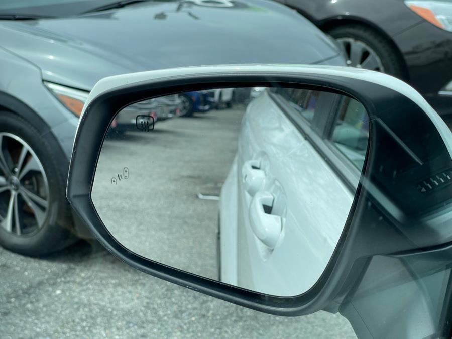 2021 Toyota Sienna LE FWD 8-Passenger (Natl) photo