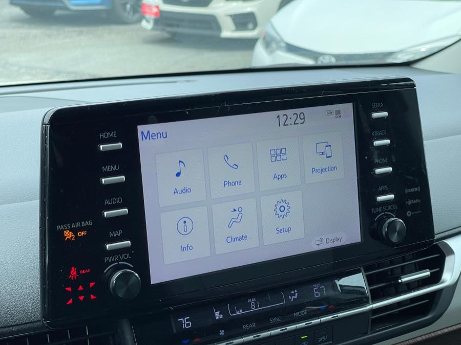 2021 Toyota Sienna LE FWD 8-Passenger (Natl) photo