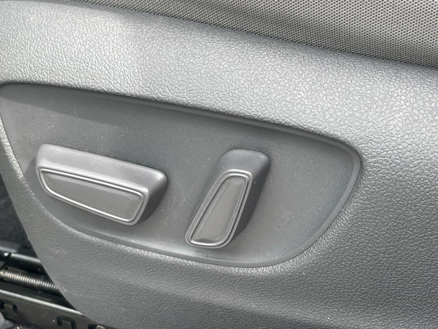2021 Toyota Sienna LE FWD 8-Passenger (Natl) photo