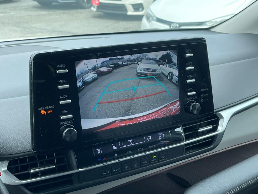 2021 Toyota Sienna LE FWD 8-Passenger (Natl) photo