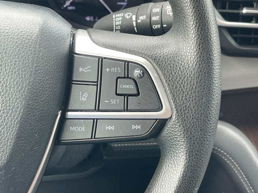 2021 Toyota Sienna LE FWD 8-Passenger (Natl) photo