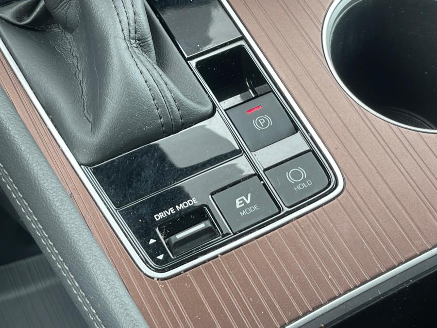 2021 Toyota Sienna LE FWD 8-Passenger (Natl) photo